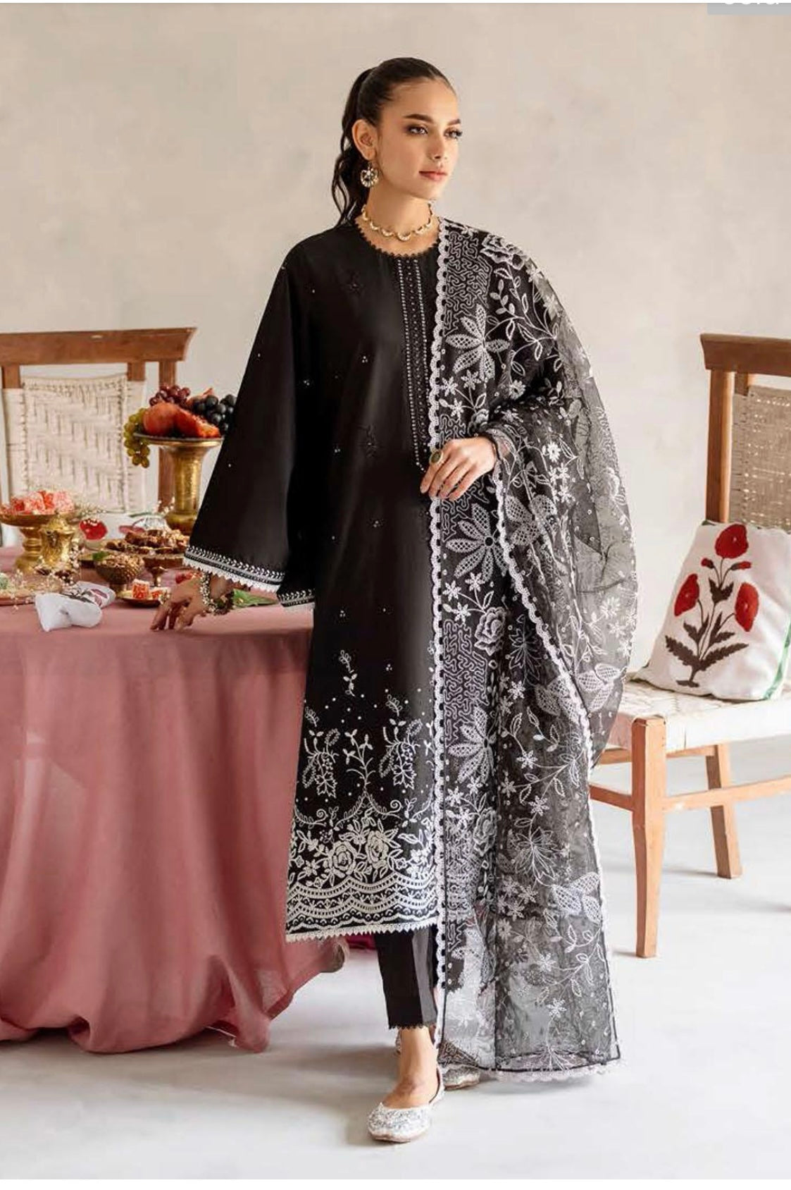unstitched embroidery 3pc suit