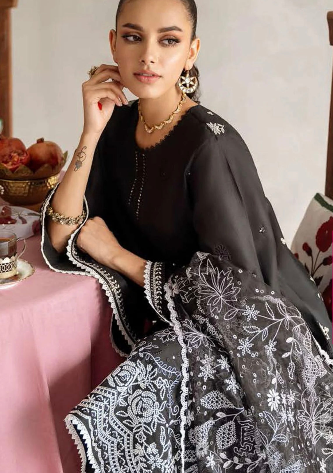 unstitched embroidery 3pc suit